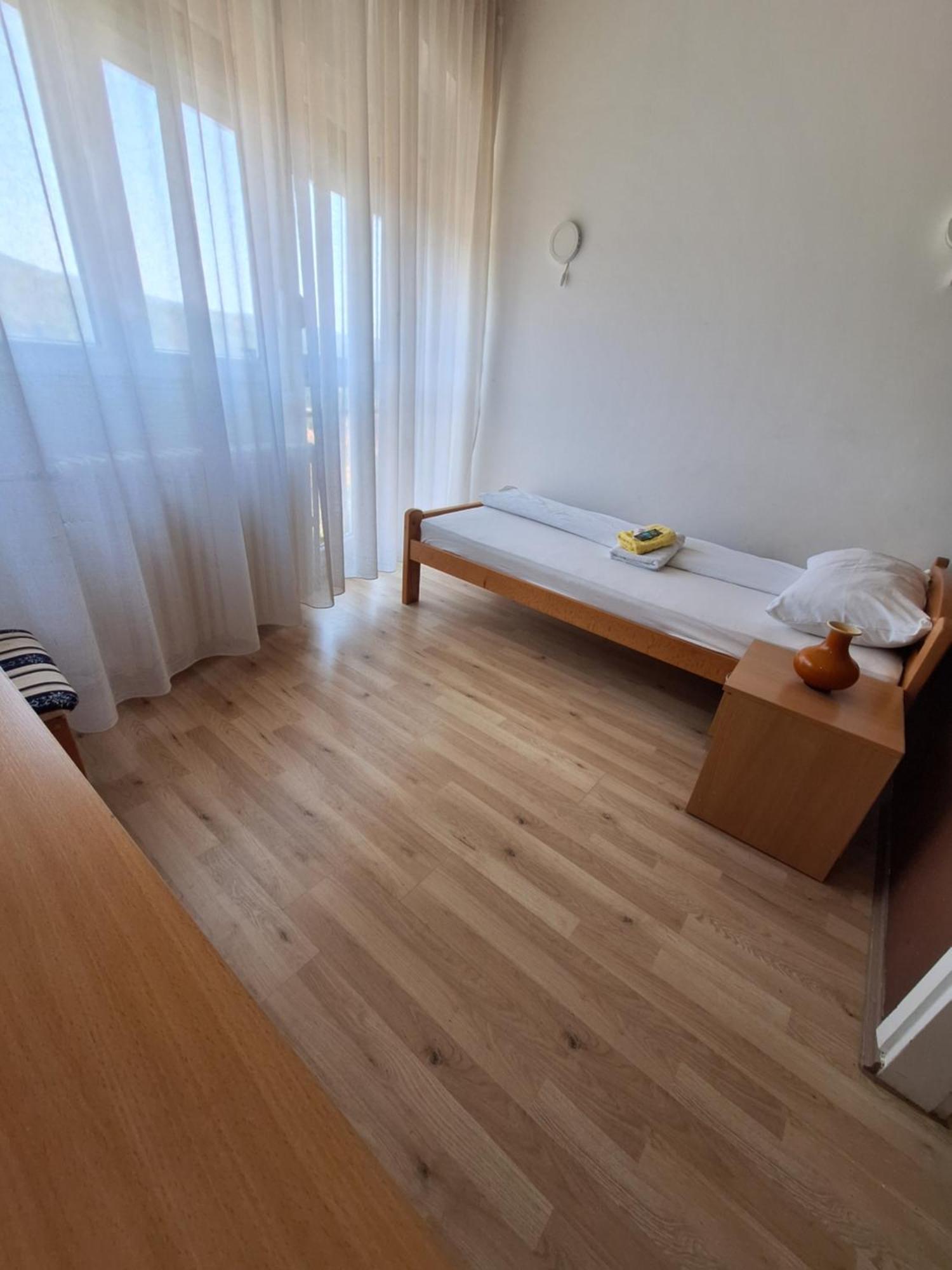 Hotel Konaciste Trstenik מראה חיצוני תמונה