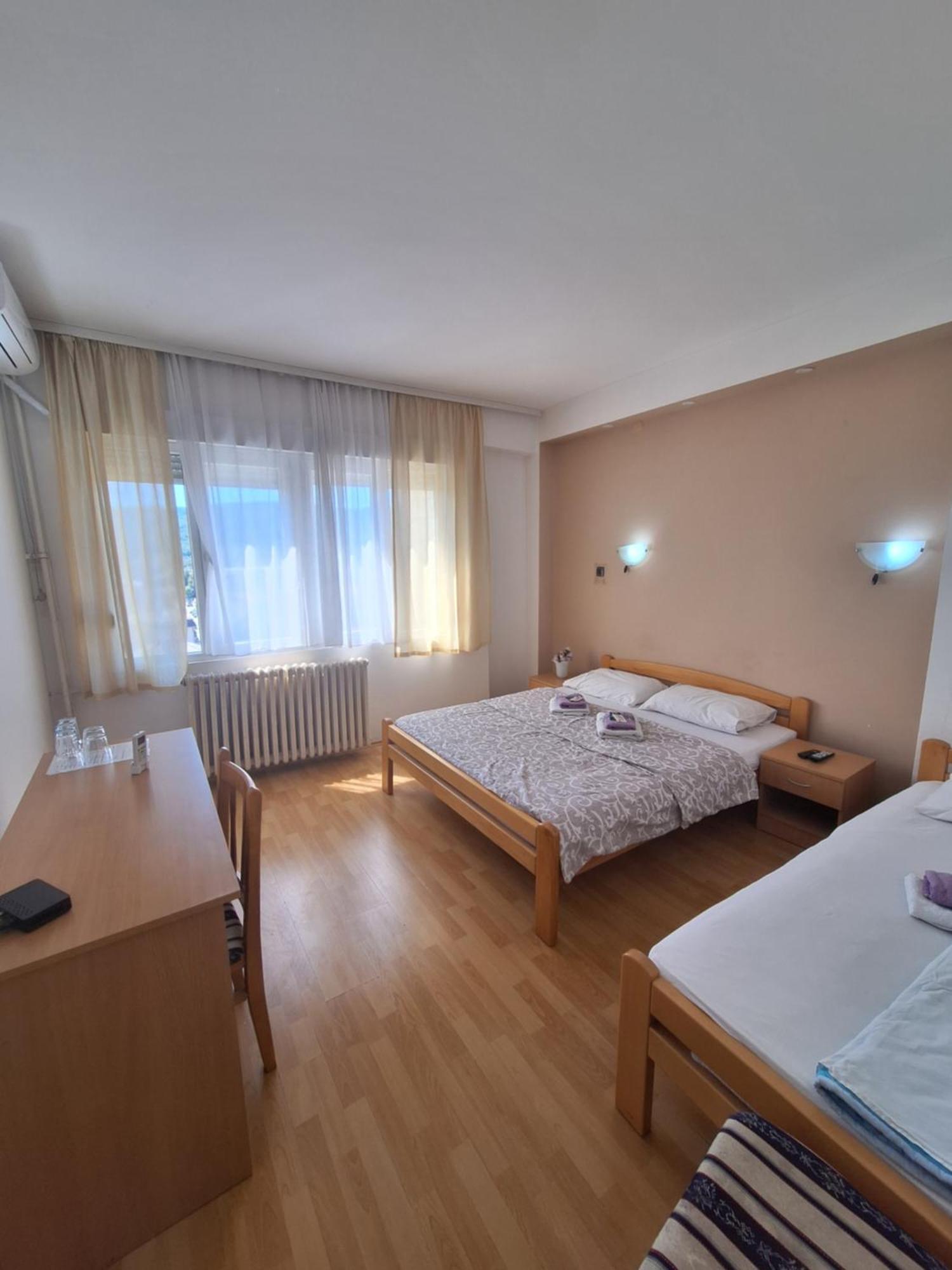 Hotel Konaciste Trstenik מראה חיצוני תמונה